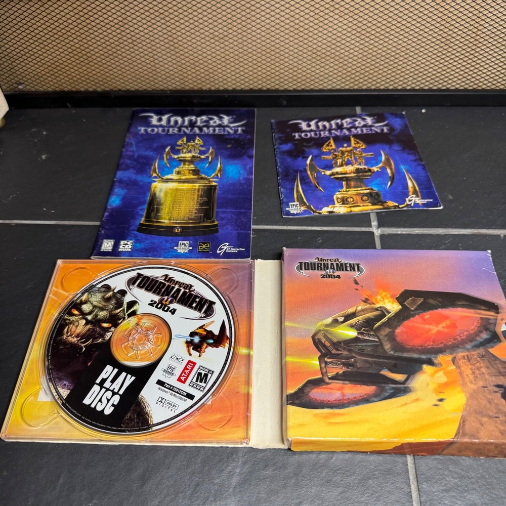 Unreal Tournament 2004 PC Game Atari Epic Games Play Disc and Manuals Set
